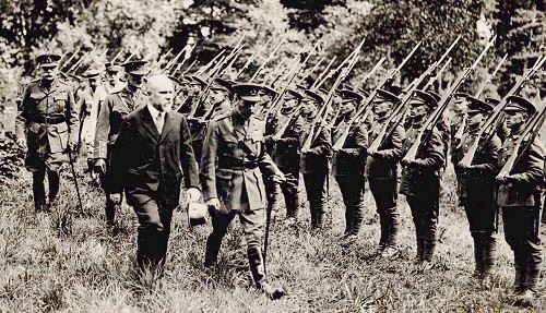 Sgt Walden with Sgt Clarke and Lieutenant F de M Lainé