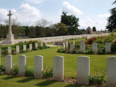 Longueness (St Omer) Souvenir Cemetery