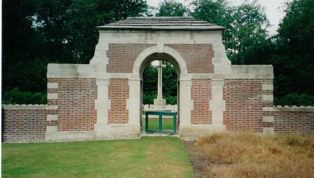 Aval Wood Military Cemetery, Vieux-Berquin.